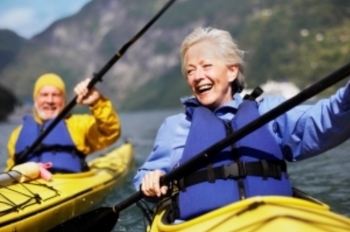 couple kayaking