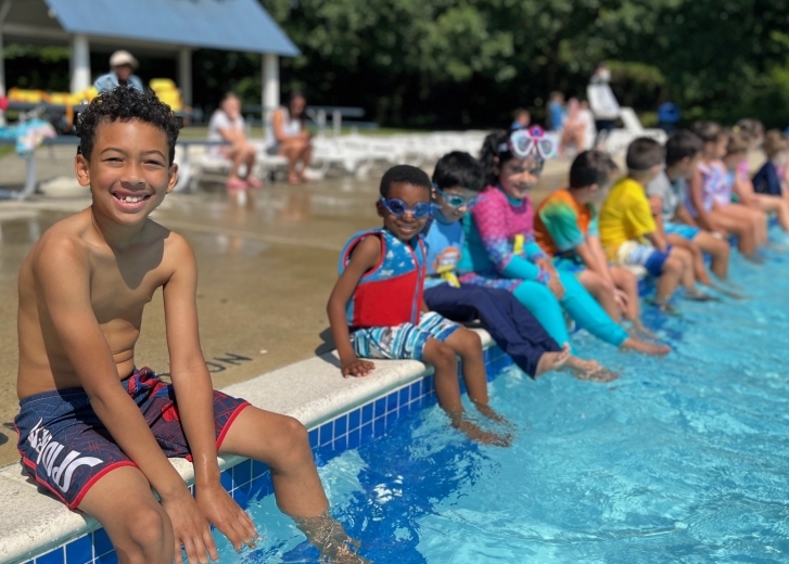 kids sitting at the pool